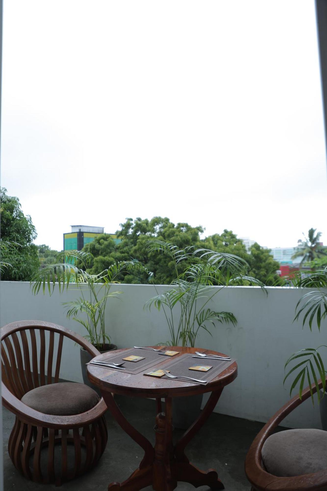 Pearl Island Inn Jaffna Exterior photo
